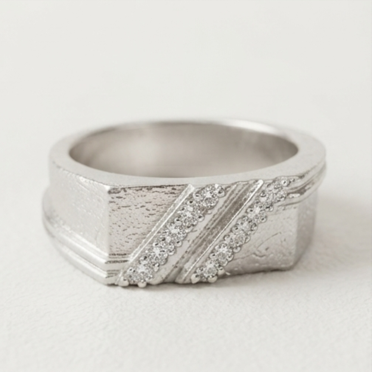 DIVYORO TEXTURED LINE RING