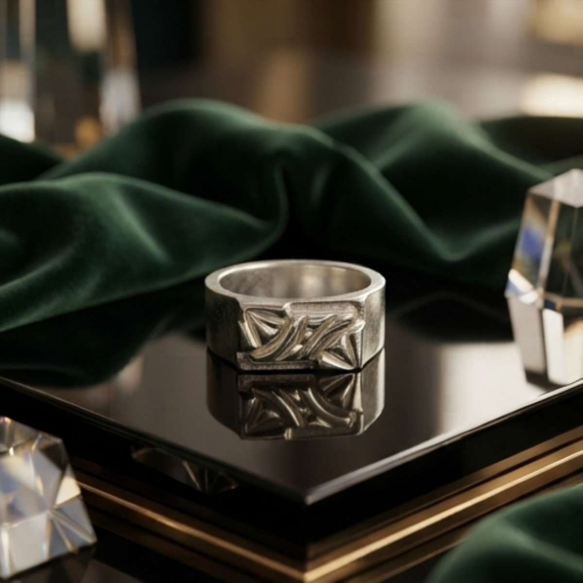 DIVYORO ABSTRACT ENGRAVED RING