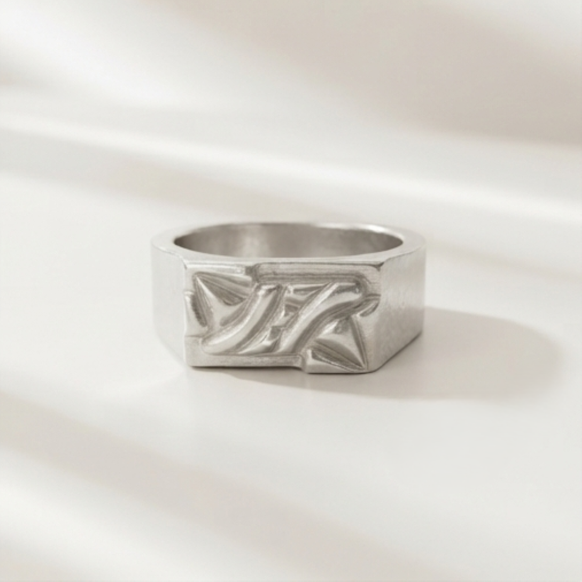 DIVYORO ABSTRACT ENGRAVED RING