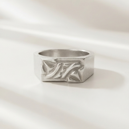 DIVYORO ABSTRACT ENGRAVED RING