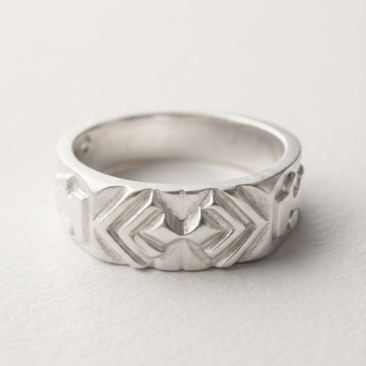 DIVYORO ANGULAR ETCHED RING