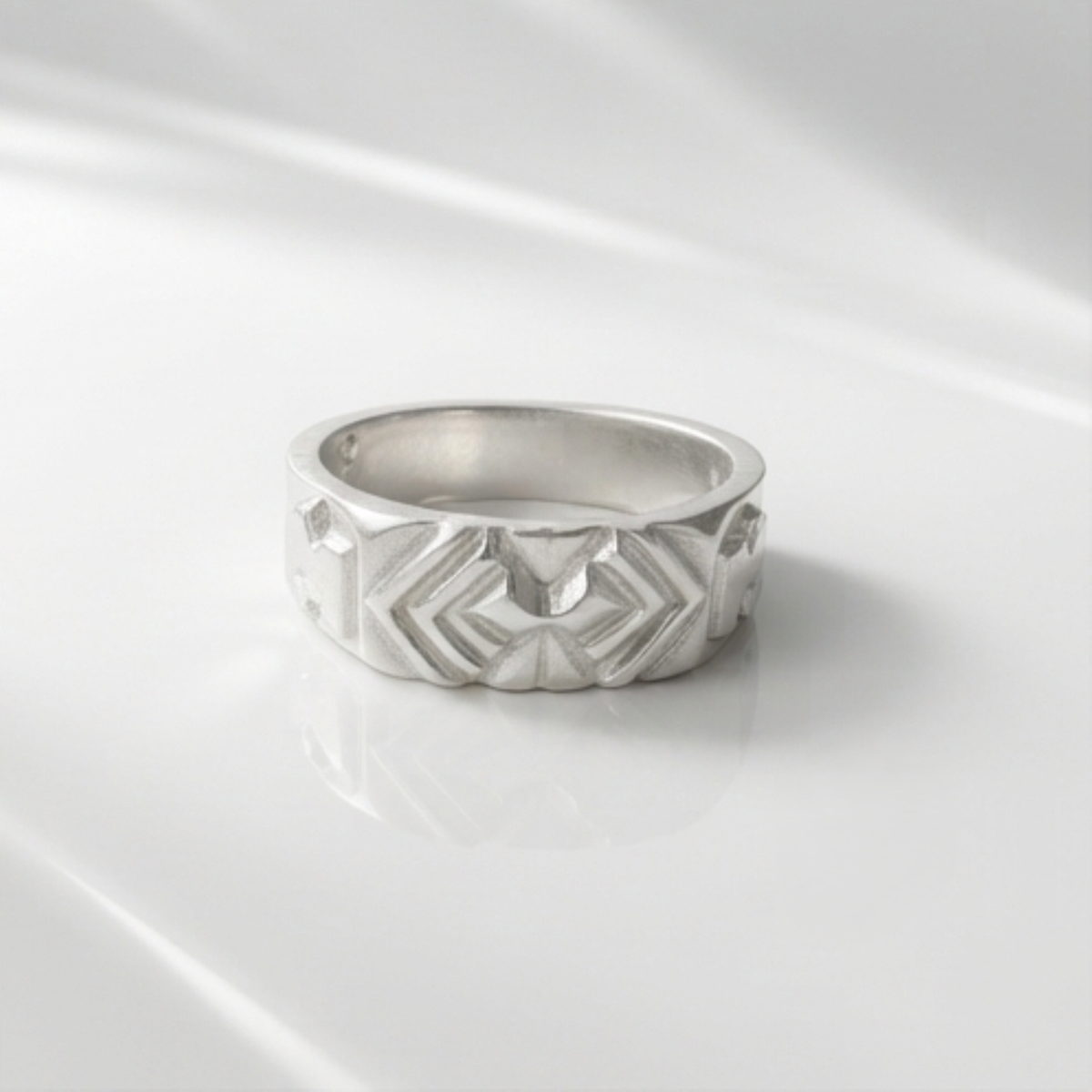 DIVYORO ANGULAR ETCHED RING