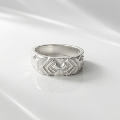 DIVYORO ANGULAR ETCHED RING
