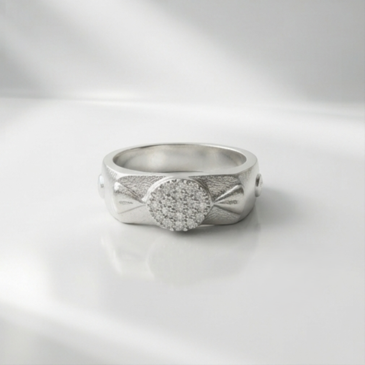 DIVYORO SIGNATURE CIRCLE MOTIF RING