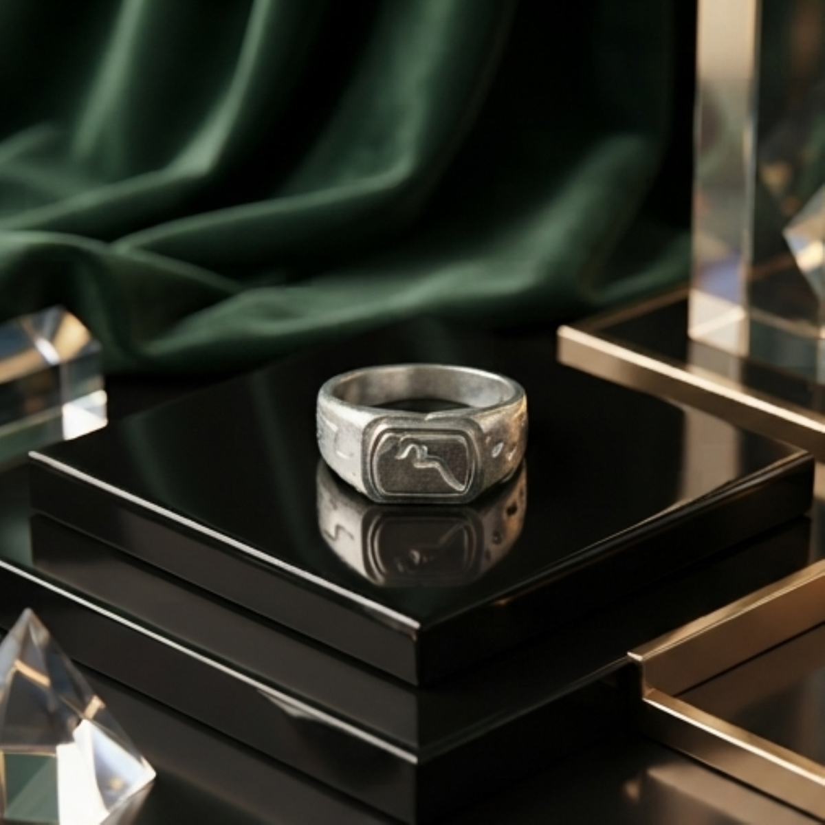 DIVYORO ARTISTIC SKETCH SIGNET RING