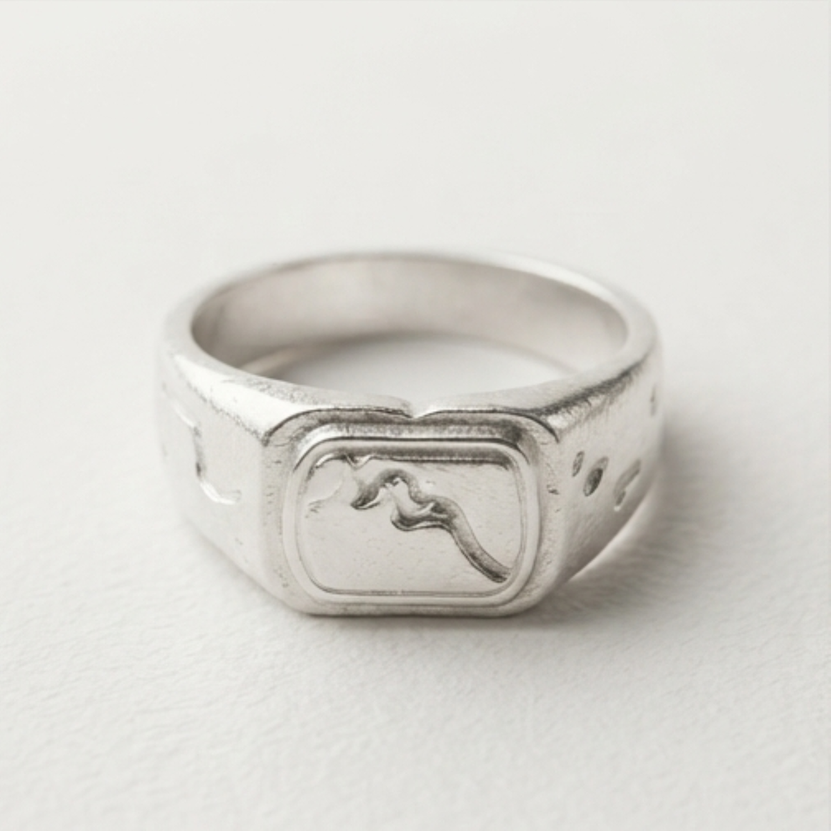 DIVYORO ARTISTIC SKETCH SIGNET RING
