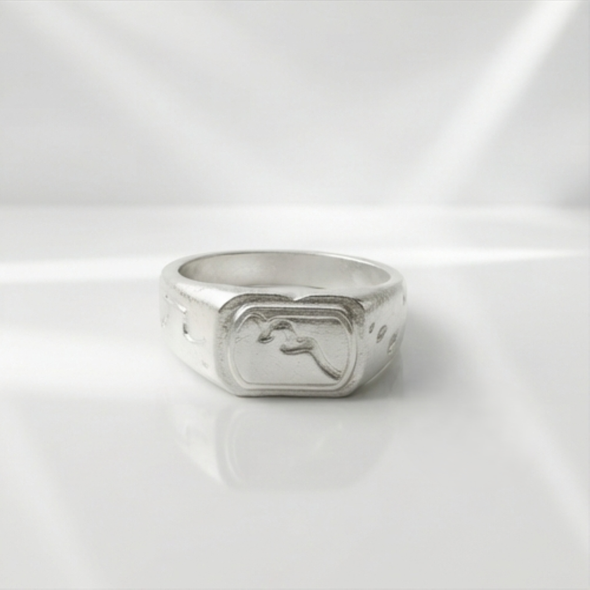 DIVYORO ARTISTIC SKETCH SIGNET RING