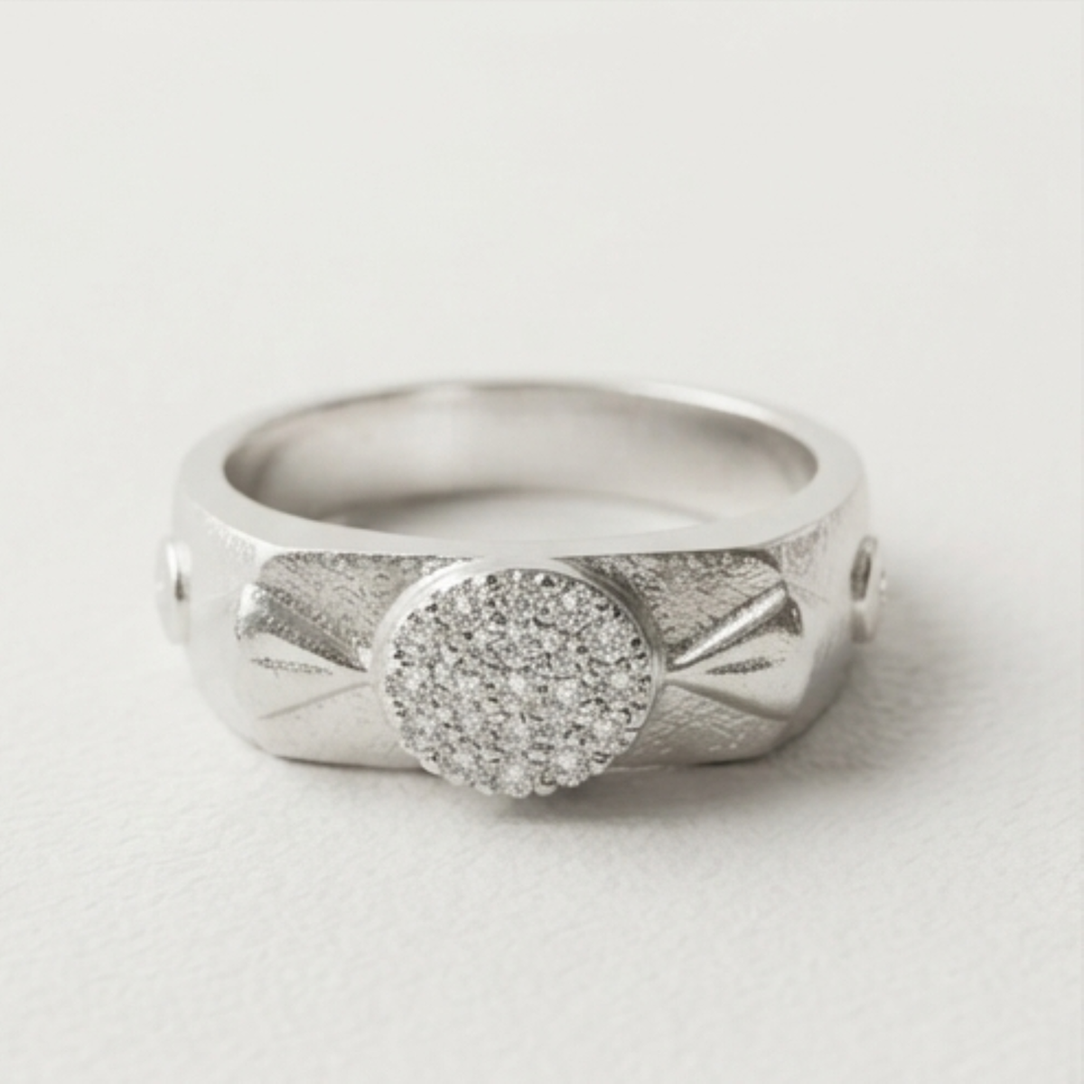 DIVYORO SIGNATURE CIRCLE MOTIF RING