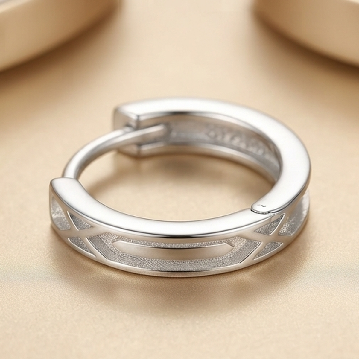 DIVYORO GEOMETRIC ENGRAVED HOOP EARRING