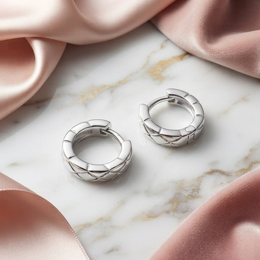 DIVYORO LATTICE PATTERN STERLING SILVER EARRING
