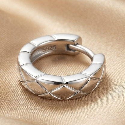 DIVYORO LATTICE PATTERN STERLING SILVER EARRING