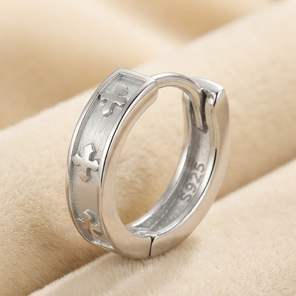 DIVYORO SOPHISTICATED PATTERNED SILVER EARRING