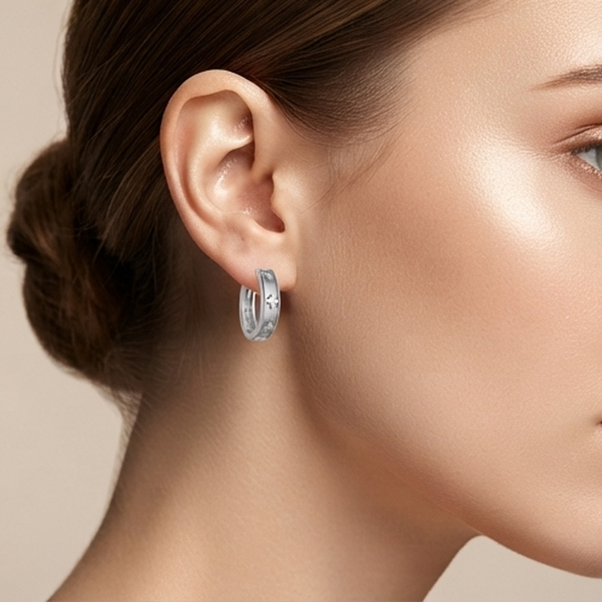 DIVYORO SOPHISTICATED PATTERNED SILVER EARRING
