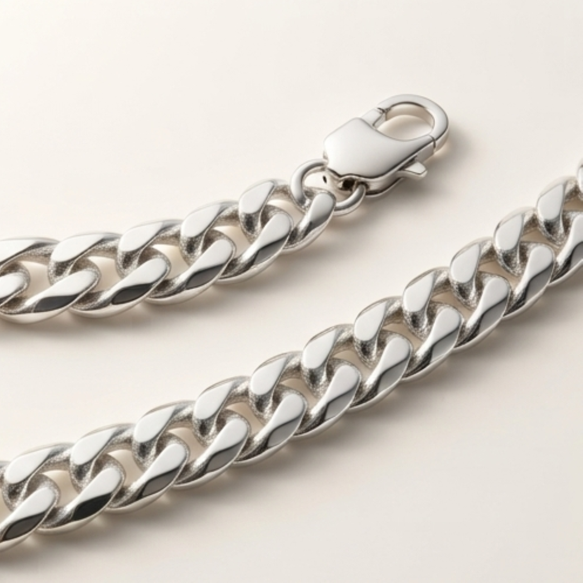DIVYORO POLISHED FLAT INTERLOCKING BRACELET