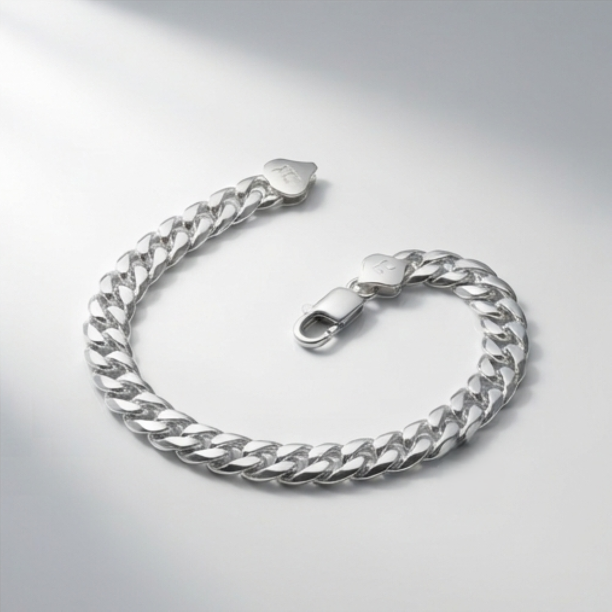 DIVYORO POLISHED FLAT INTERLOCKING BRACELET