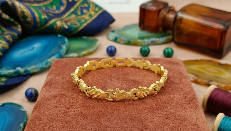 DIVYORO SIYA FEMALE BRACELET